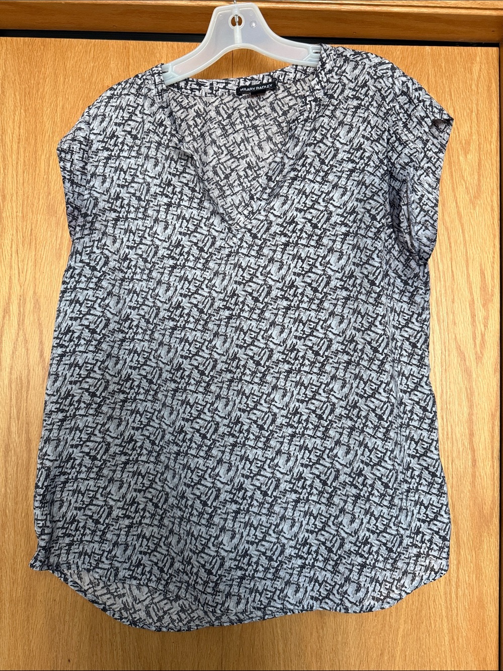 Hillary Radley Black, Gray & White V-Neck Cap Sleeve Blouse